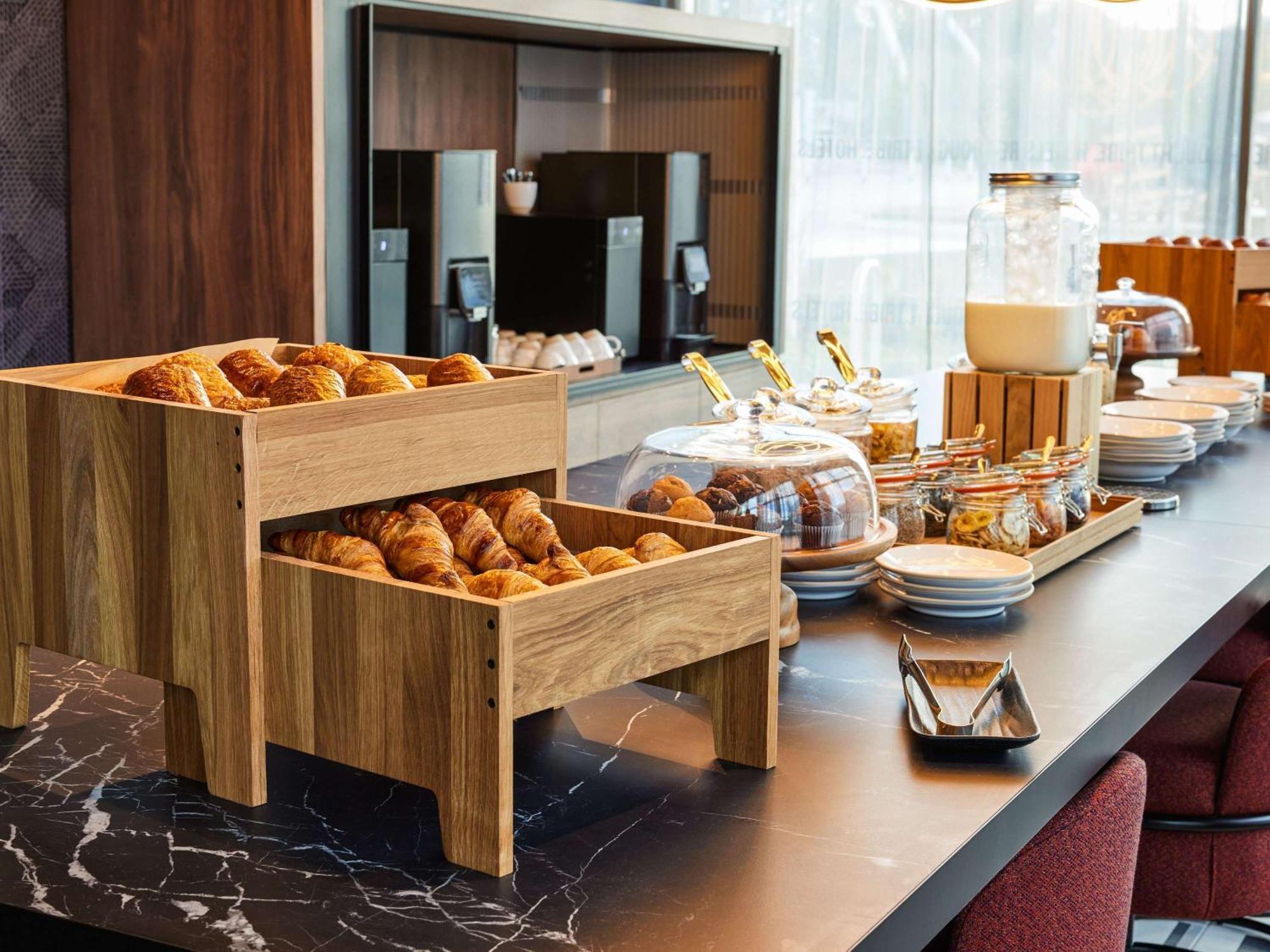 Tribe Manchester Airport By Accor Хейл Экстерьер фото